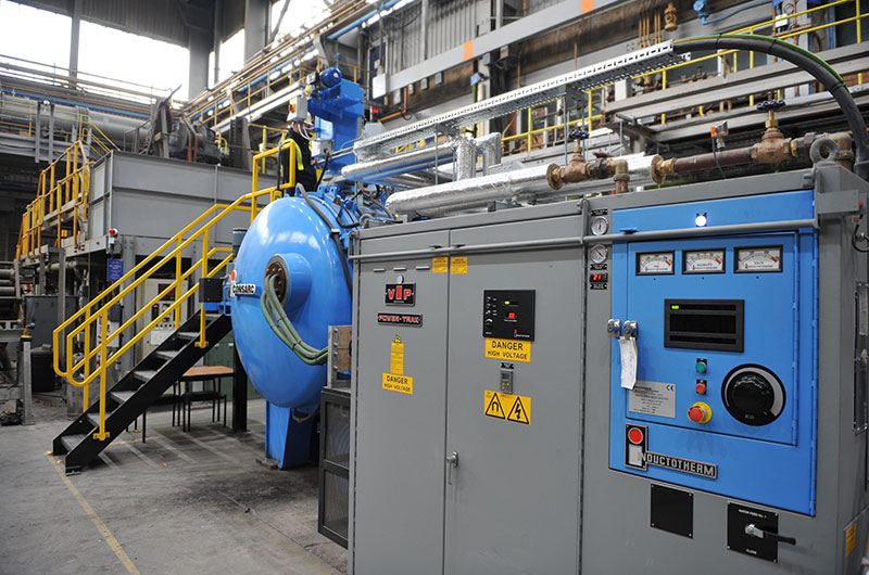 Vacuum induction melting furnace